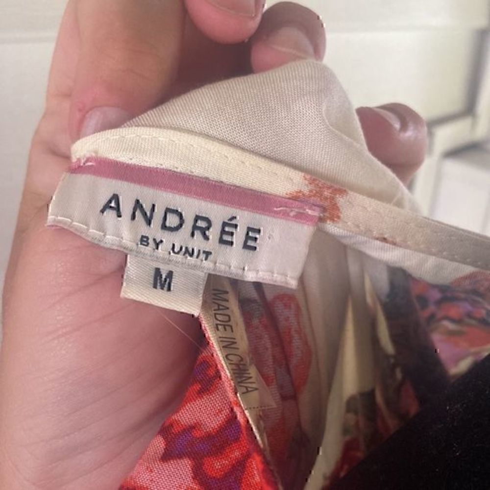 Andree by Unit medium top D - Picture 3 of 4